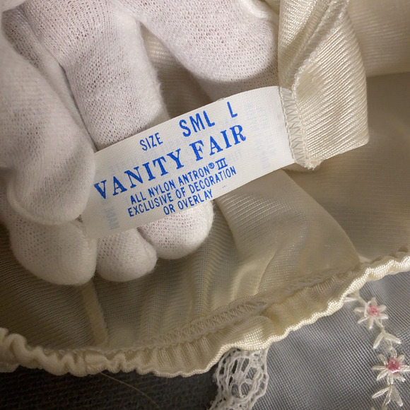 Vintage Vanity Fair Small L Half Slip Off White Cream Rose Embroidery Sheer Slit - Picture 3 of 7